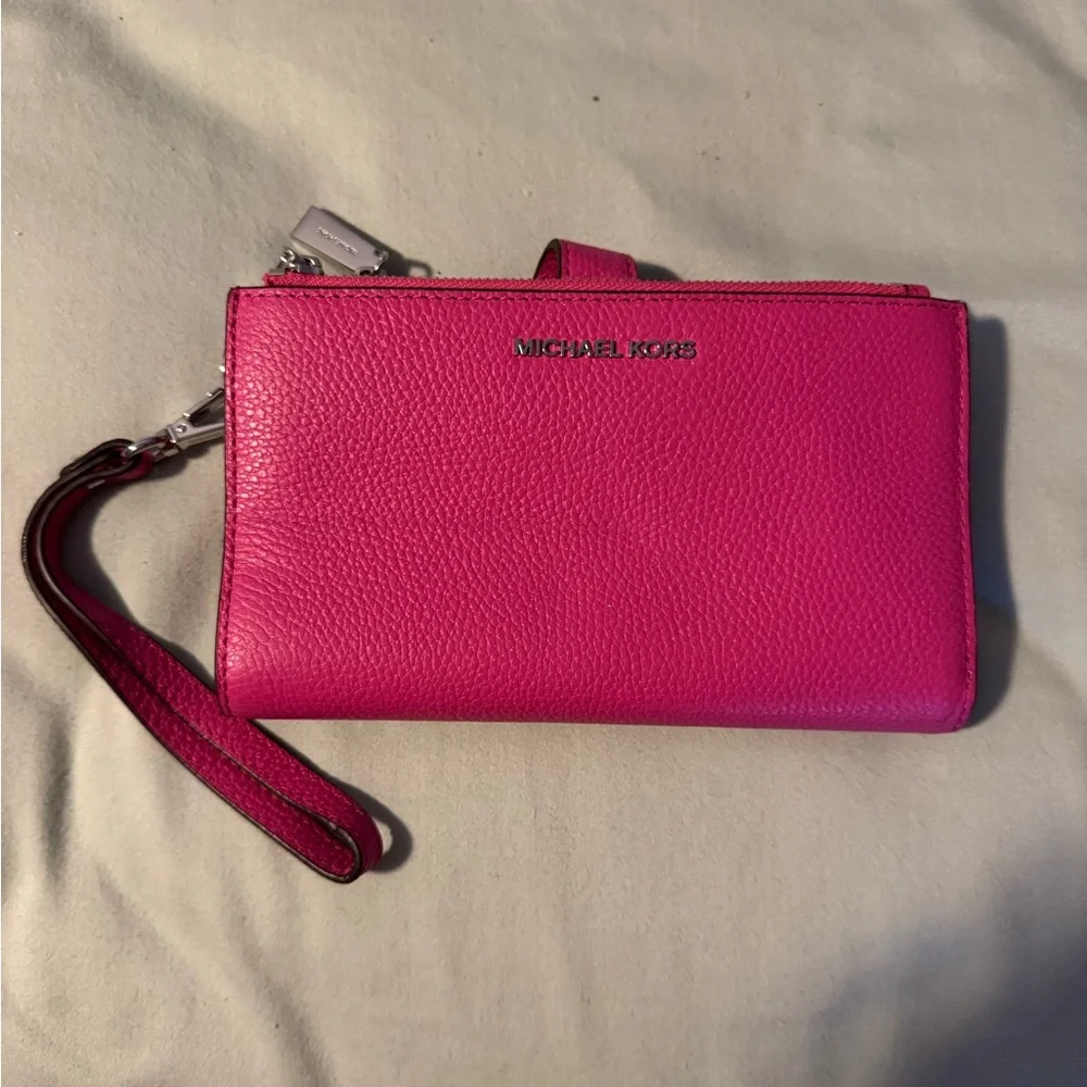 NWOT DEFECT Michael Kors Pink Wristlet